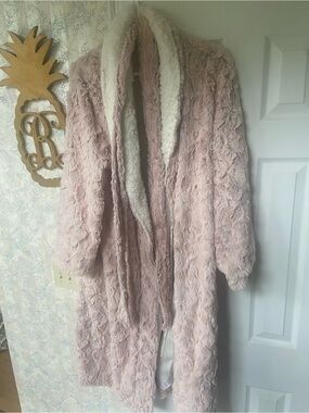 Plush Shawl-Collar Robe in Soft Pink